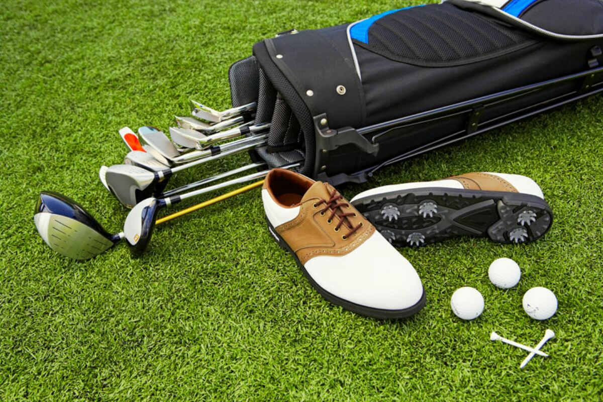 Équipement de golf : bâtons, balles et accessoires