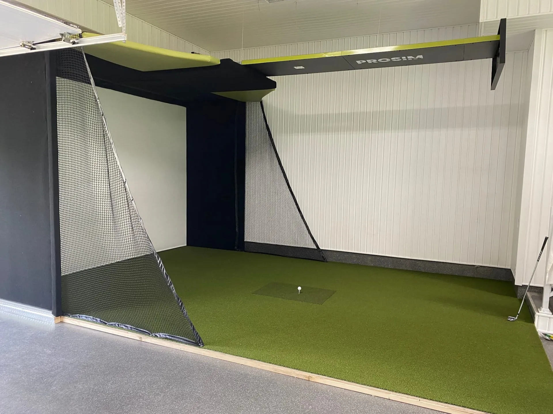 Installation ProSim — 16' curved screen