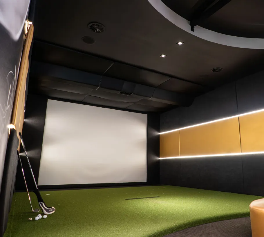 Simulateur de golf ProSim installé dans un espace résidentiel